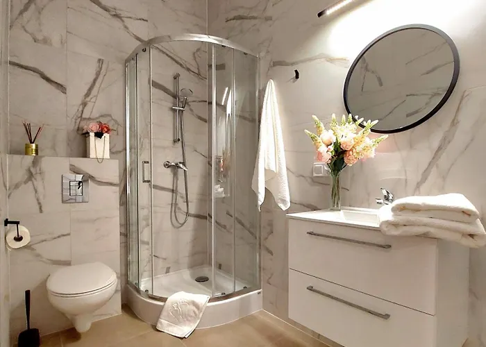 Tropikalny W Samym Centrum, Z Parkingiem, 400m Do Pkp I Bus * Bílsko-Bělá